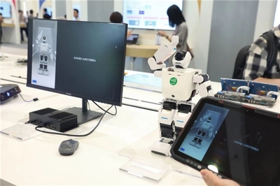 華為開發(fā)者大會(huì)2023 中軟國際攜手深開鴻加速推動(dòng)開鴻智聯(lián)新產(chǎn)品、新場(chǎng)景、新突破